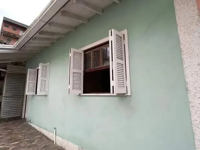 Imagem: A casa possui 2 Dormitórios, 1 Banheiro, 1 Vaga na