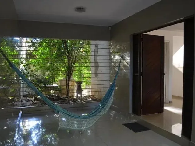 Imagem: A casa possui 4 Dormitórios, 1 Suíte, 2 Banheiros, 1 Vaga