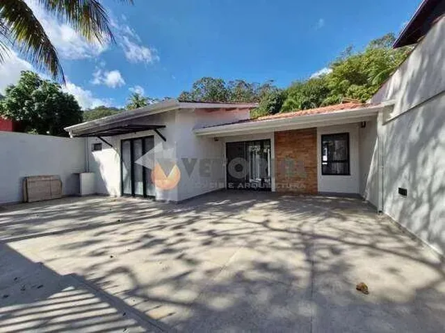 Imagem: A casa possui 4 Dormitórios, 4 Suítes, 5 Banheiros, 3
