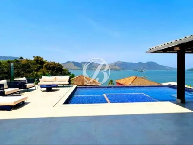 Imagem: A casa em condomínio possui 5 Dormitórios, 4 Suítes, 5