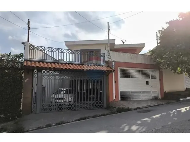 Imagem: Sobrado com Três Suítes e Duas Vagas no