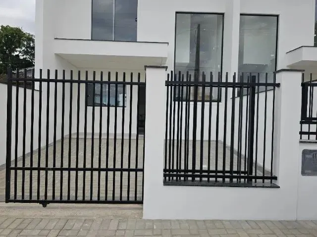 Imagem: A casa possui 2 Dormitórios, 2 Banheiros, 1 Vaga na