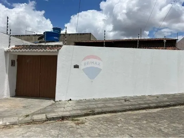 Imagem 4: Casa com 4 Quartos À Venda no Catolé