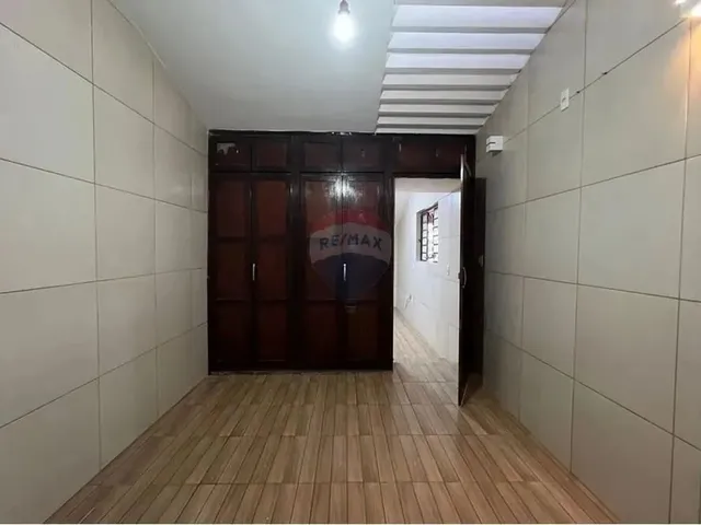 Imagem 2: Casa com 4 Quartos À Venda no Catolé