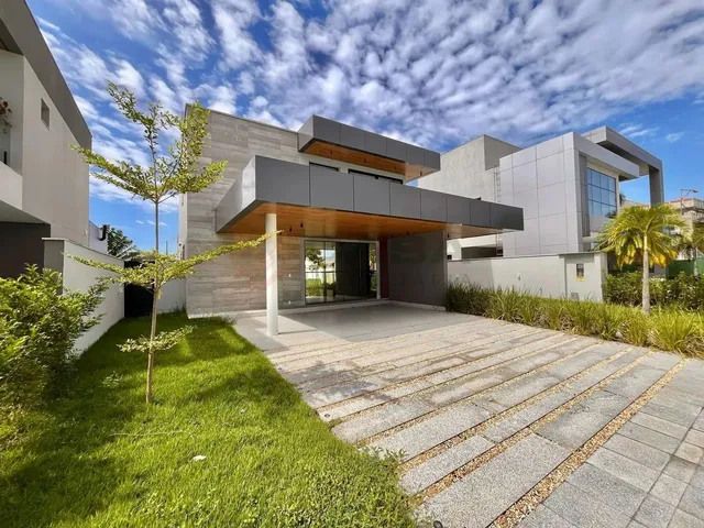 Imagem: A casa possui 4 Dormitórios, 3 Suítes, 5 Banheiros, 4