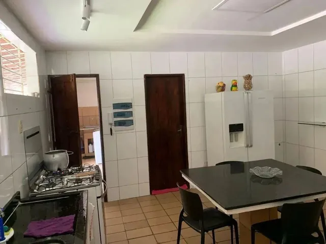 Imagem 8: Casa À Venda | 6 Quartos | Reformada | Perto da Avenida