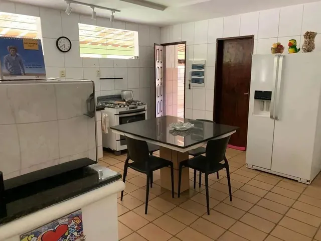 Imagem 3: Casa À Venda | 6 Quartos | Reformada | Perto da Avenida