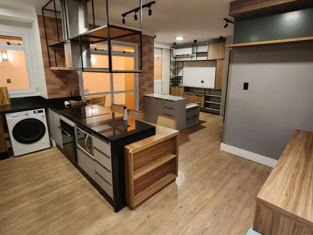 Imagem: O apartamento possui 1 Dormitório, 2 Banheiros, 2 Vagas na