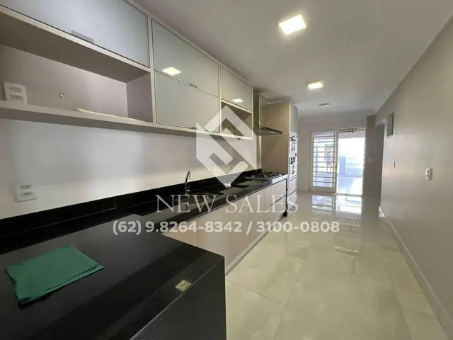Imagem: A casa possui 3 Dormitórios, 1 Suíte, 2 Banheiros, 3