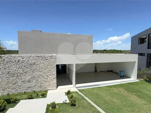 Imagem: A casa possui 5 Dormitórios, 1 Suíte, 5 Banheiros, 3