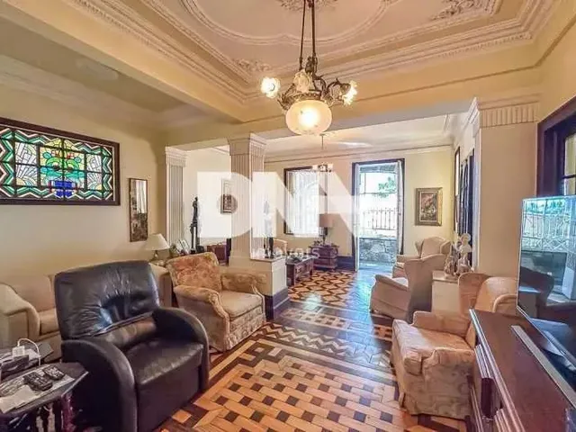 Imagem: Casa de Rua Triplex / Residencial / Urca