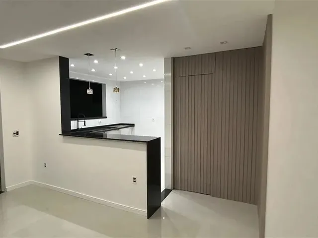 Imagem 2: Casa com 4 Quartos (2 Suítes) À Venda em Marechal Hermes - Visite!