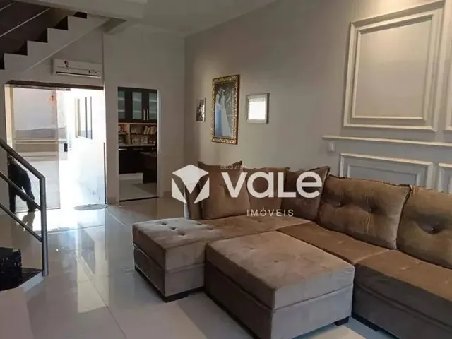 Imagem: Sobrado com 4 Dormitórios À Venda, 376