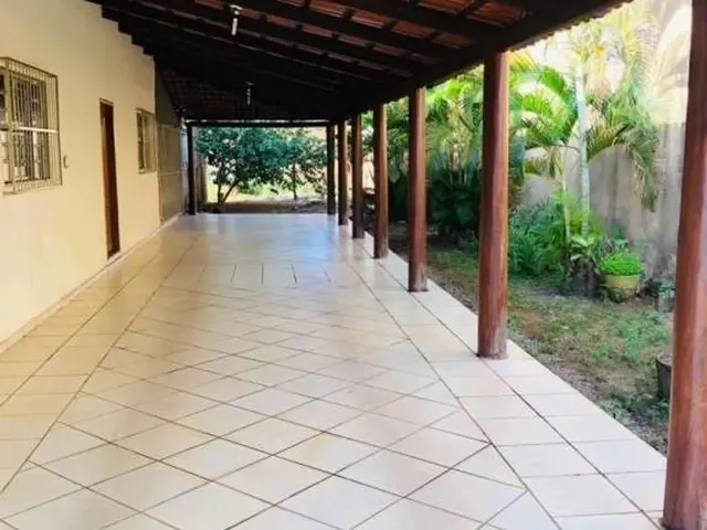 Imagem: Casa À Venda com 3 Quartos Sendo 1 Suíte