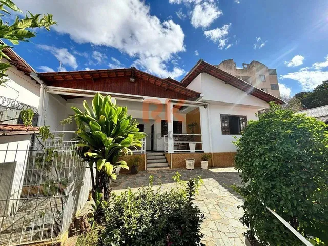 Imagem: Casa À Venda, 3 Quartos, 1 Suíte, 4 Vagas