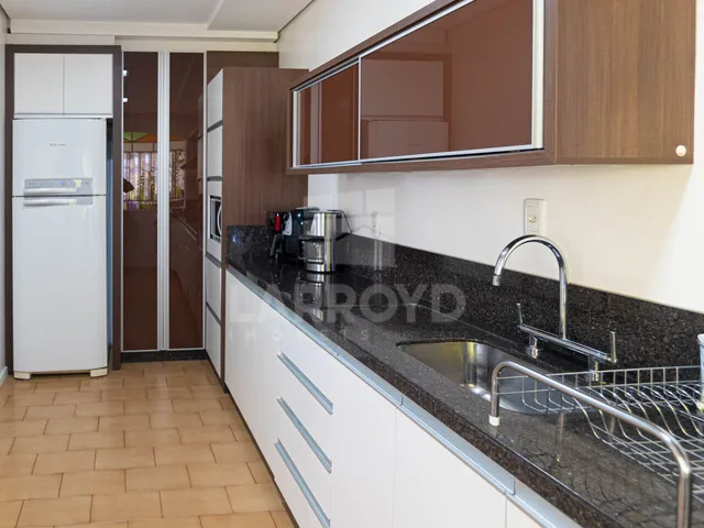 Imagem 6: Casa com 6 dormitórios