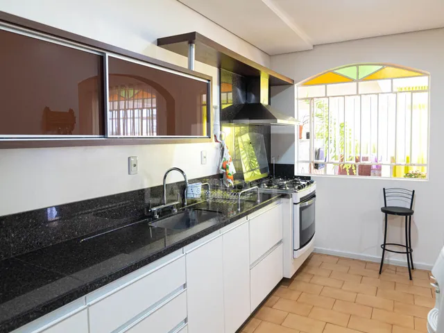 Imagem 2: Casa com 6 dormitórios