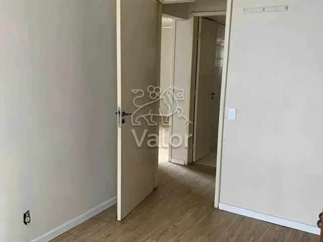 Imagem 3: Exclusivo no Centro Cívico: Apartamento Reformado com Suíte e Portaria 24H