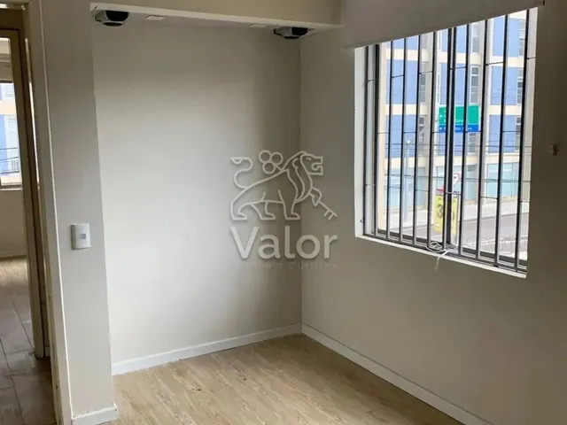 Imagem 5: Exclusivo no Centro Cívico: Apartamento Reformado com Suíte e Portaria 24H