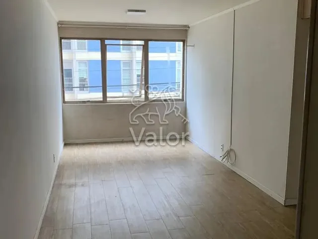 Imagem 2: Exclusivo no Centro Cívico: Apartamento Reformado com Suíte e Portaria 24H