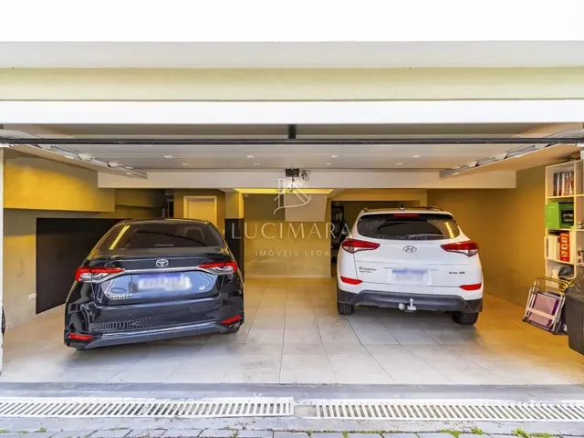 Imagem 16: Casa com 3 Dormitórios À Venda com 239M² por R$ 1.450.000,00 no Bairro Mercês