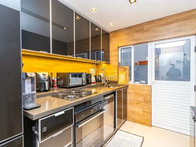 Imagem 6: Casa com 3 Dormitórios À Venda com 239M² por R$ 1.450.000,00 no Bairro Mercês