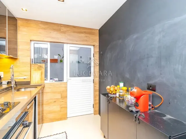 Imagem 13: Casa com 3 Dormitórios À Venda com 239M² por R$ 1.450.000,00 no Bairro Mercês