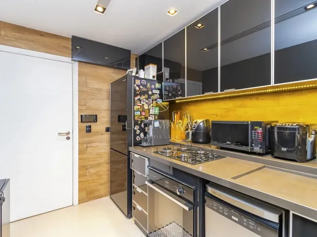 Imagem 15: Casa com 3 Dormitórios À Venda com 239M² por R$ 1.450.000,00 no Bairro Mercês