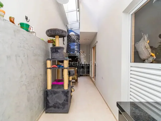 Imagem 8: Casa com 3 Dormitórios À Venda com 239M² por R$ 1.450.000,00 no Bairro Mercês