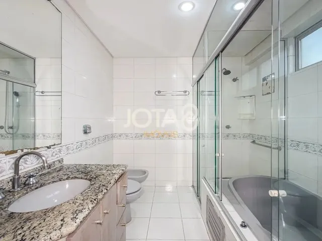 Imagem 4: Apartamento com 3 Quartos no Batel Mobiliado e Andar Alto no Batel! J8 Imóveis