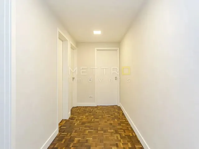 Imagem 2: Apartamento de 3 Quartos Todo Reformado no Centro Cívico - Curitiba/Pr - Referência