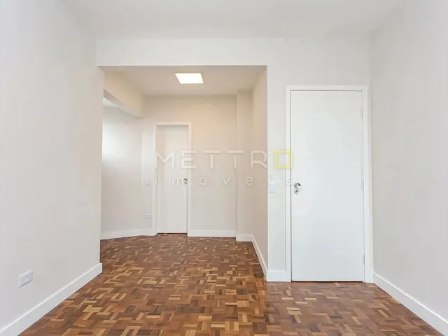 Imagem 6: Apartamento de 3 Quartos Todo Reformado no Centro Cívico - Curitiba/Pr - Referência