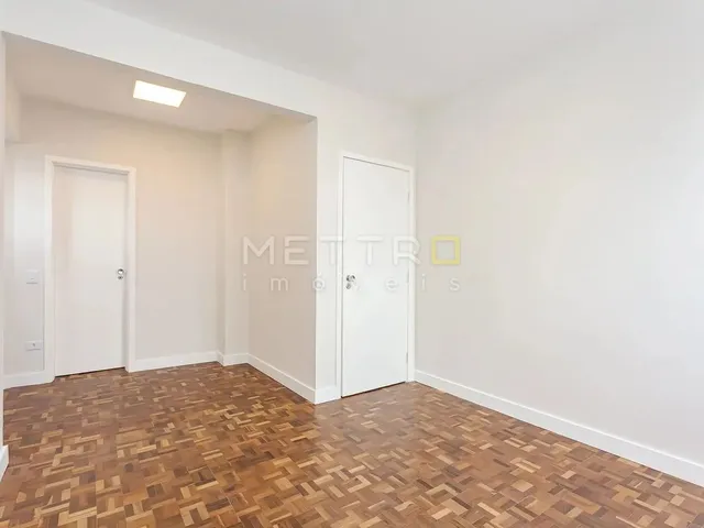 Imagem 3: Apartamento de 3 Quartos Todo Reformado no Centro Cívico - Curitiba/Pr - Referência