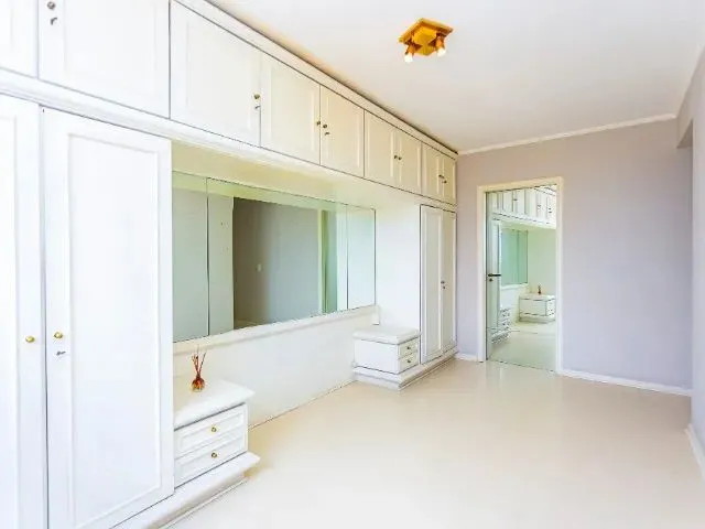 Imagem 2: Apartamento com 4 Quartos no Batel