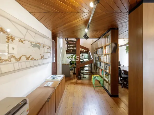 Imagem 2: Casa À Venda nas Mercês, 4 Quartos