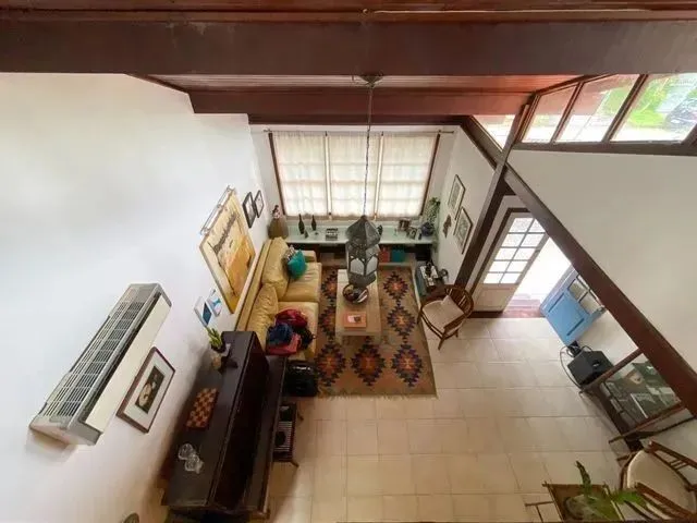 Imagem: A casa possui 4 Dormitórios, 3 Suítes, 2 Banheiros, 2