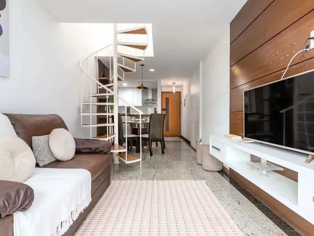 Imagem 1: Cobertura Mobiliada com 2 Quartos, 2 Banheiros, Varanda e Linda Vista para o Costão De
