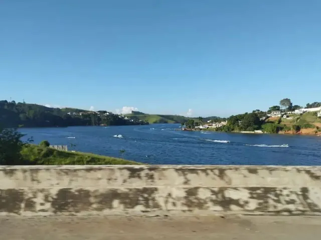 Imagem: Vida Tranquila e Natural no Pé da Água