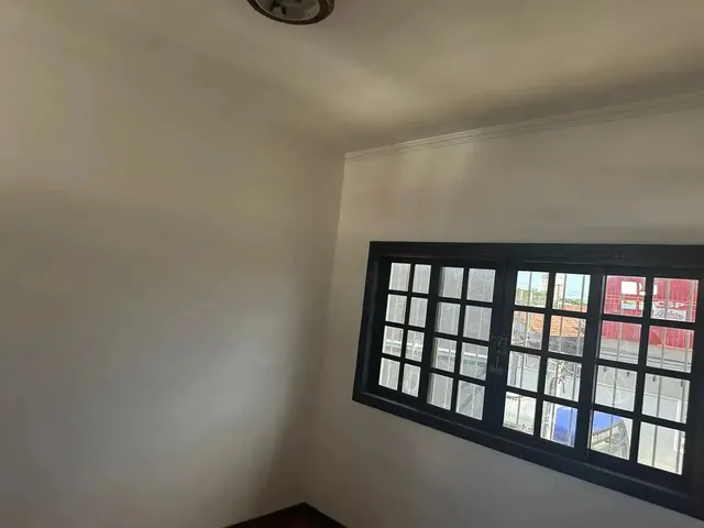 Imagem 3: Imóvel para Aluguel Possui 250 Metros Quadrados com 6 Quartos em Centro - São José Dos