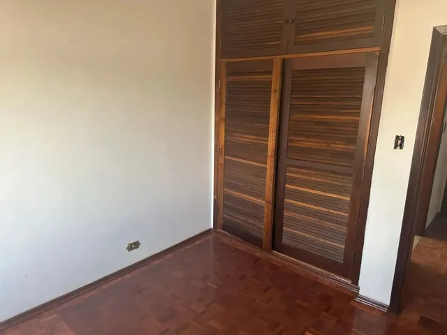 Imagem 5: Imóvel para Aluguel Possui 250 Metros Quadrados com 6 Quartos em Centro - São José Dos