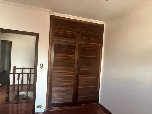 Imagem 13: Imóvel para Aluguel Possui 250 Metros Quadrados com 6 Quartos em Centro - São José Dos