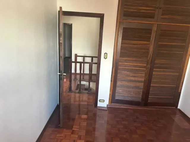 Imagem 11: Imóvel para Aluguel Possui 250 Metros Quadrados com 6 Quartos em Centro - São José Dos