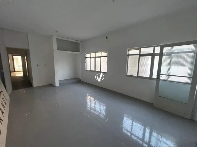 Imagem: A casa possui 5 Dormitórios, 2 Banheiros, 80m² de Área e