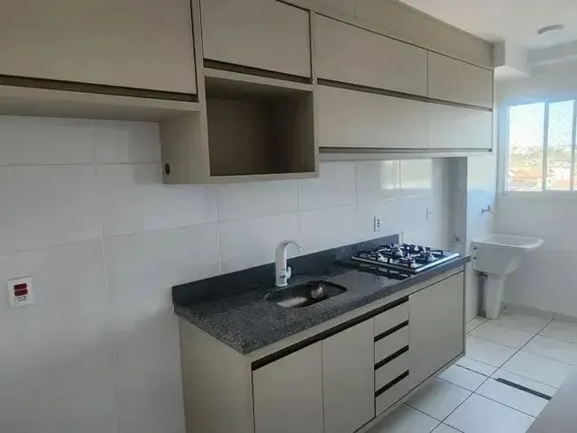 Imagem: O apartamento possui 2 Dormitórios, 1 Banheiro, 1 Vaga na