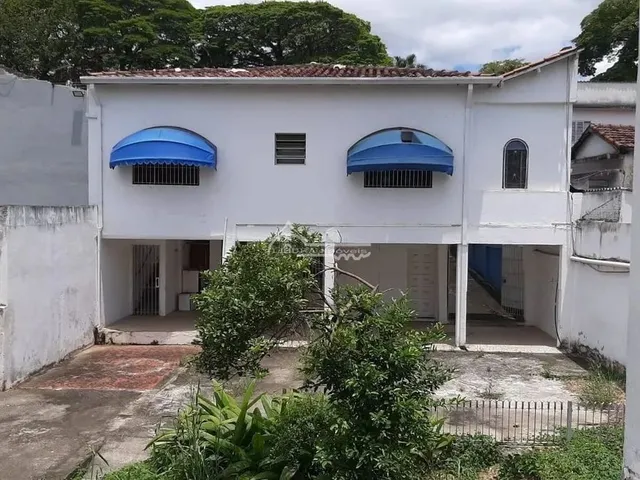 Imagem: A casa possui 5 Dormitórios, 4 Banheiros, 3 Vagas na