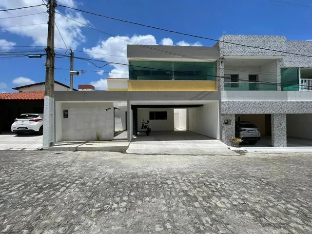 Imagem: A casa possui 5 Dormitórios, 1 Suíte, 4 Banheiros, 2