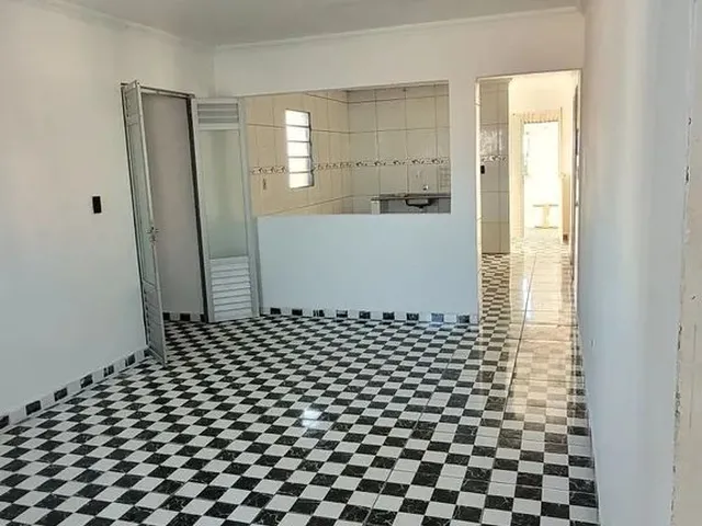 Imagem 5: Casa no Primeiro Andar, 3 Quartos, 1 Banheiros e Área de Serviço