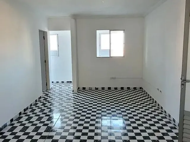 Imagem 6: Casa no Primeiro Andar, 3 Quartos, 1 Banheiros e Área de Serviço