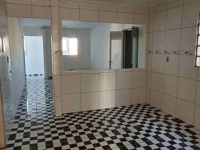 Imagem 8: Casa no Primeiro Andar, 3 Quartos, 1 Banheiros e Área de Serviço