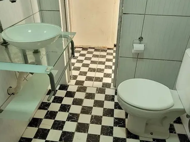 Imagem 12: Casa no Primeiro Andar, 3 Quartos, 1 Banheiros e Área de Serviço